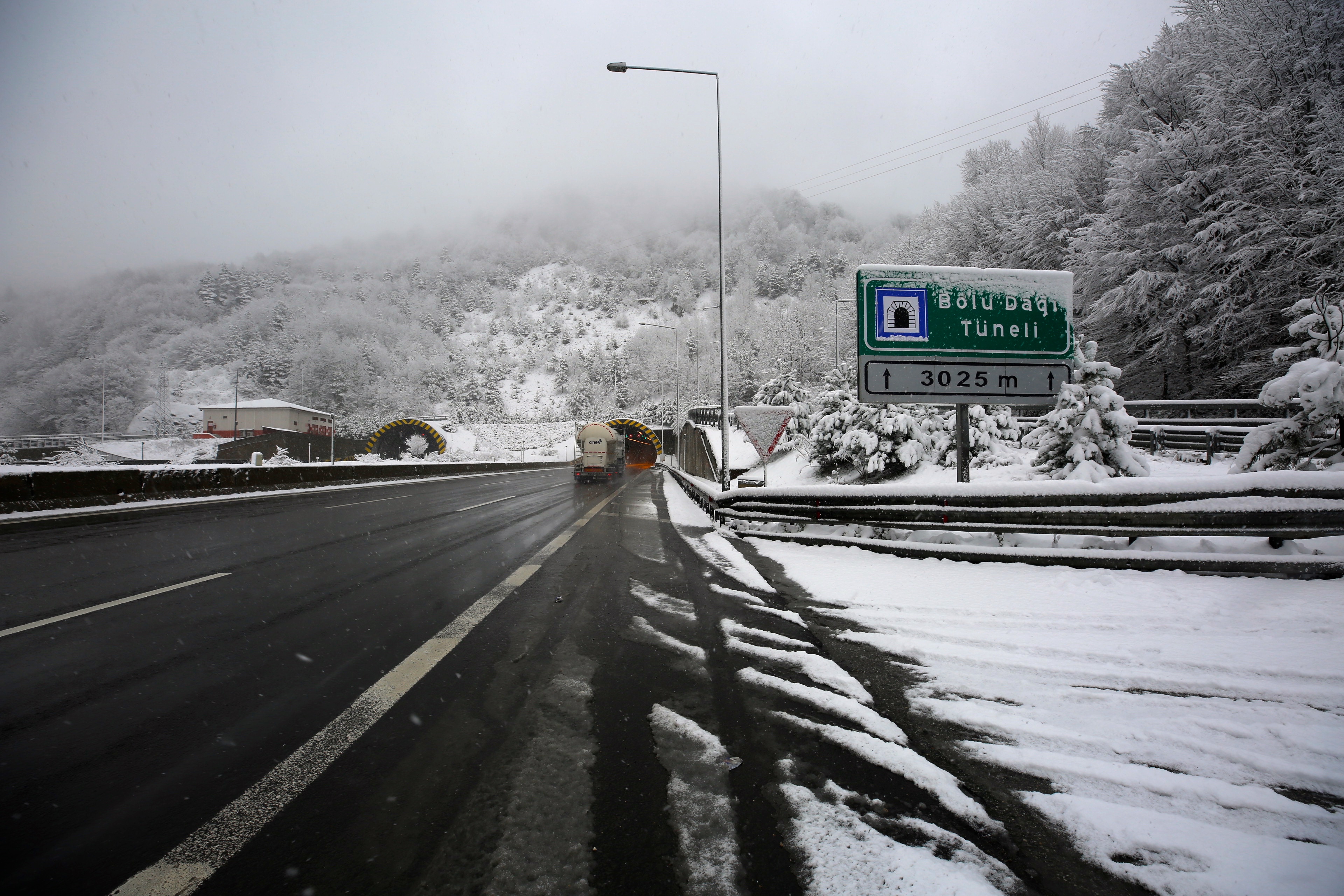 Bolu Dağı'nda kar etkili!