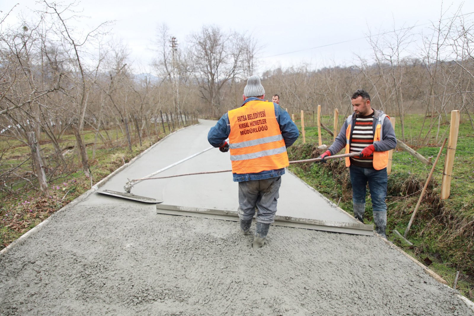 HIDIRBEY MAHALLESİ KONFORLU BETON YOLUNA KAVUŞTU