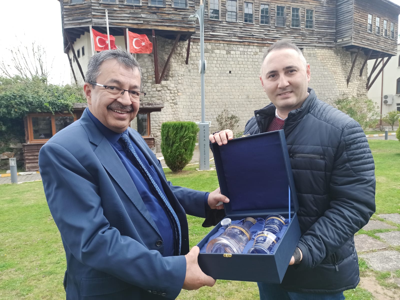SENAİ DEMİRCİ VE HAYATİ İNANÇ GÖNÜLLERİ FETHETTİ