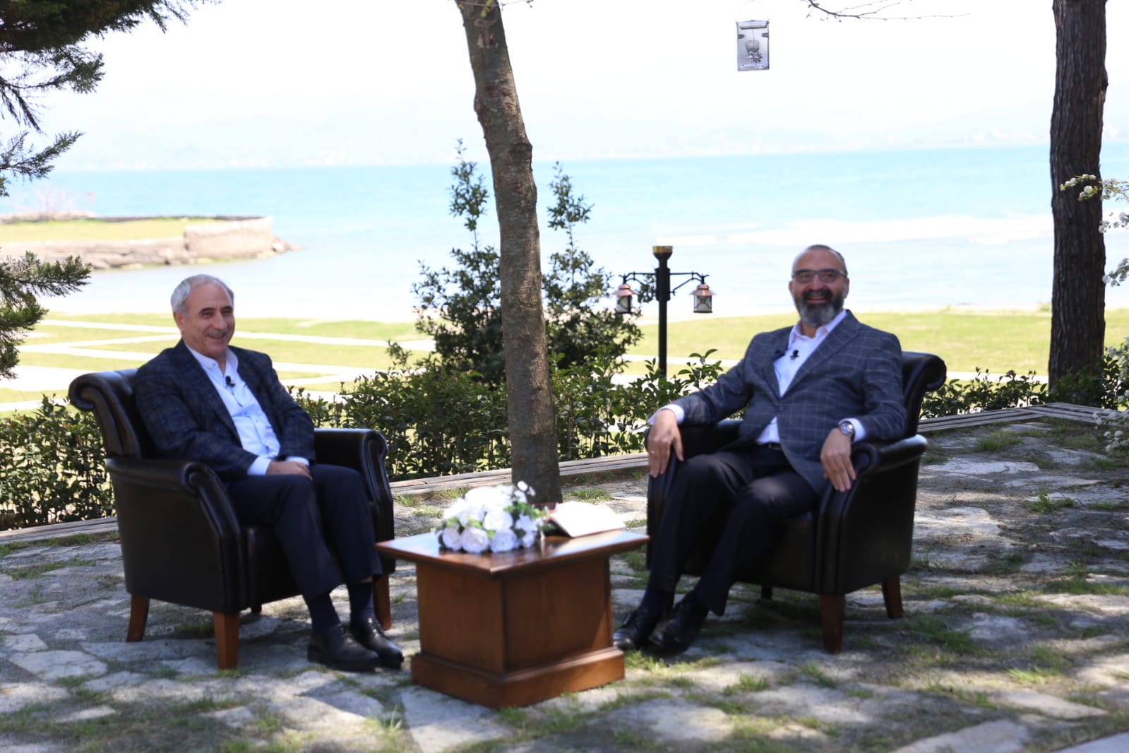 NURULLAH GENÇ, ŞİİRLERİYLE SOHBETİYLE GÖNÜLLERİ MEST ETTİ