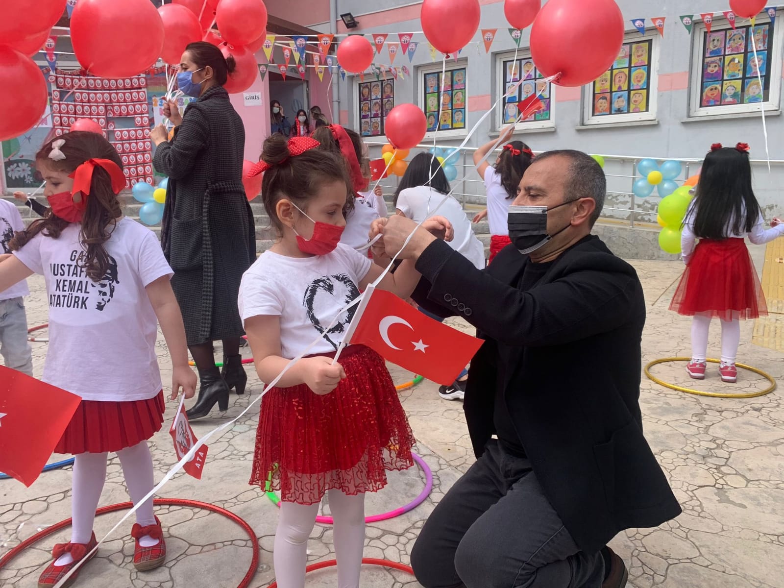 VALİ SONEL ÇOCUKLARA BAYRAM SEVİNCİ YAŞATTI