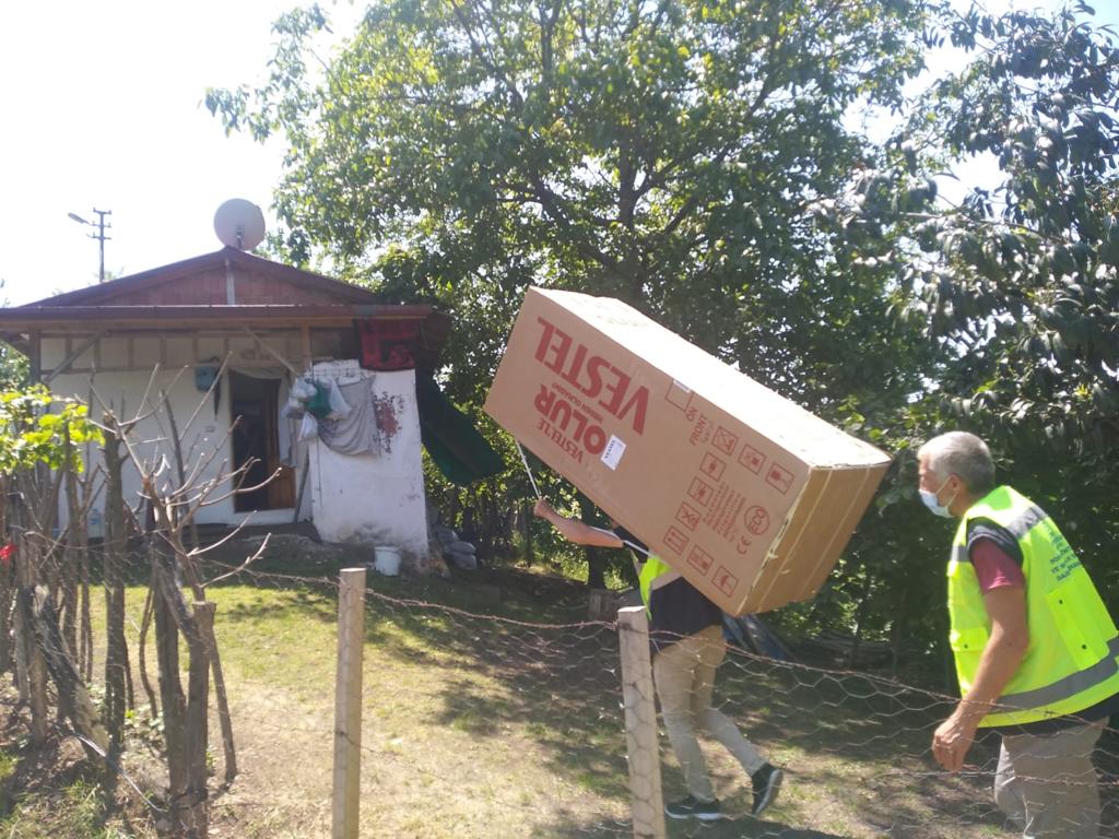 İHTİYAÇ SAHİBİ AİLELERİN YÜZÜ BÜYÜKŞEHİRLE GÜLÜYOR