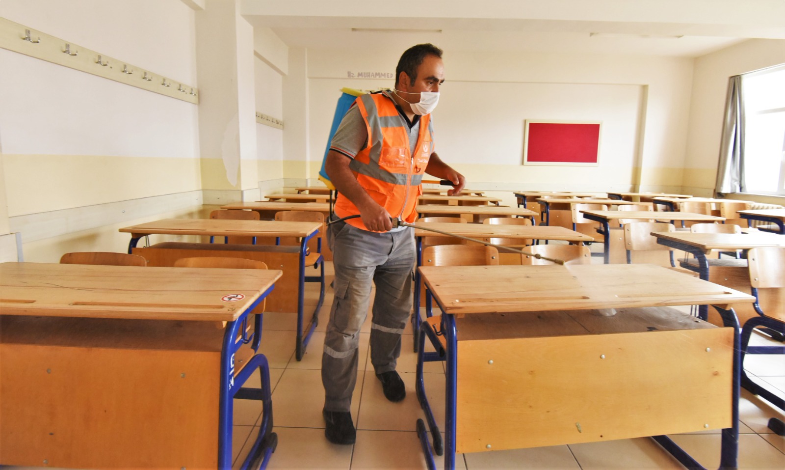 ALTINORDU BELEDİYESİ YKS ÖNCESİ OKULLARI YENİDEN DEZENFEKTE ETTİ