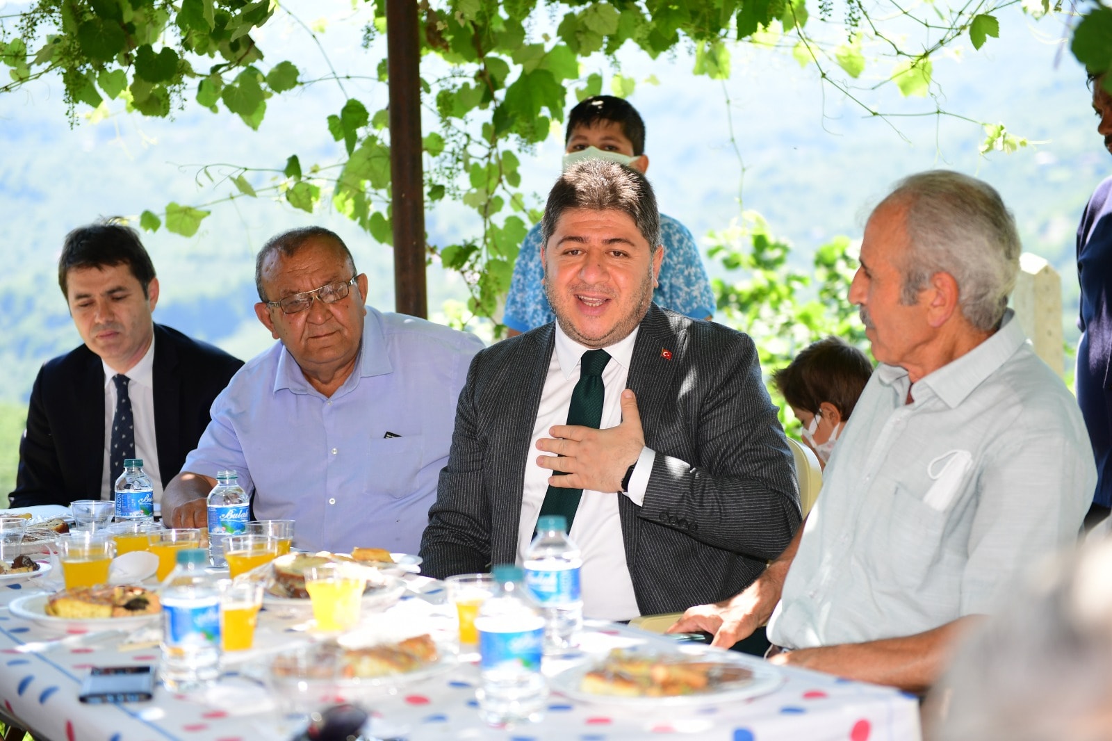 BAŞKAN TÖREN, "BİZİM BELEDİYECİLİĞİMİZ HİZMET VE GÖNÜL BELEDİYECİLİĞİ"