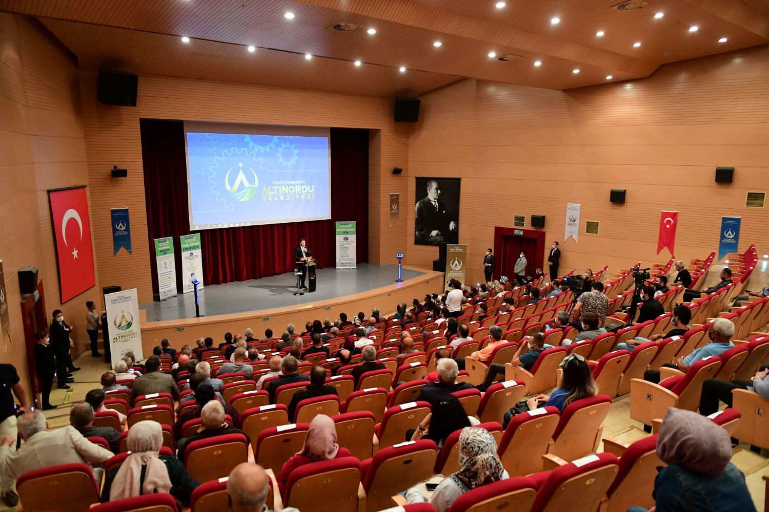 ALTINORDU BELEDİYESİ VATANDAŞLARIYLA DAYANIŞMA İÇERİSİNDE OLMAYA DEVAM EDİYOR