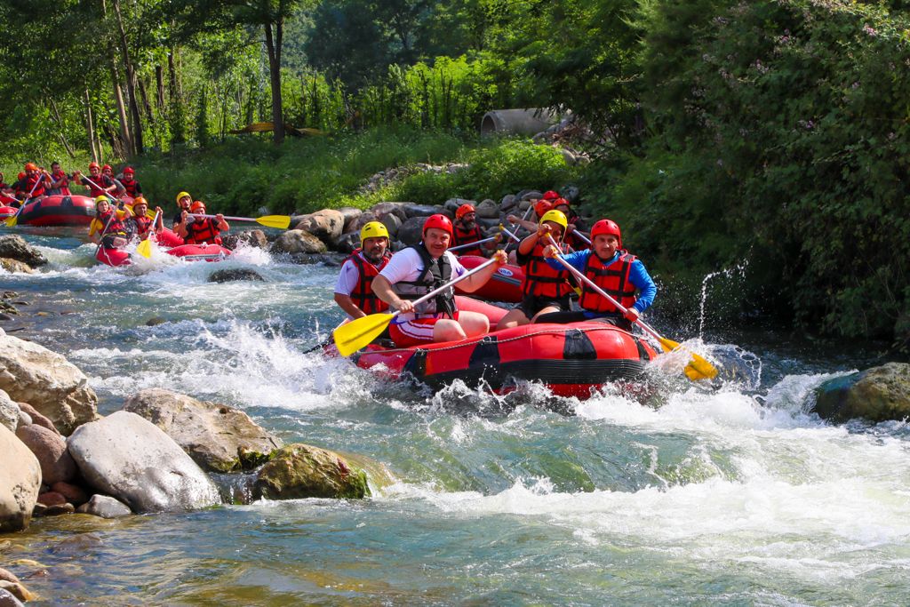 RAFTİNG YARIŞLARI YAPILDI 