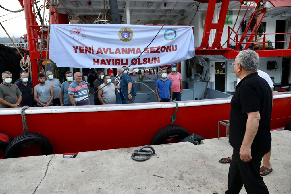 YENİ AV SEZONU ÖNCESİ BALIKÇILARA BAŞKAN GÜLER’DEN SÜPRİZ ZİYARET