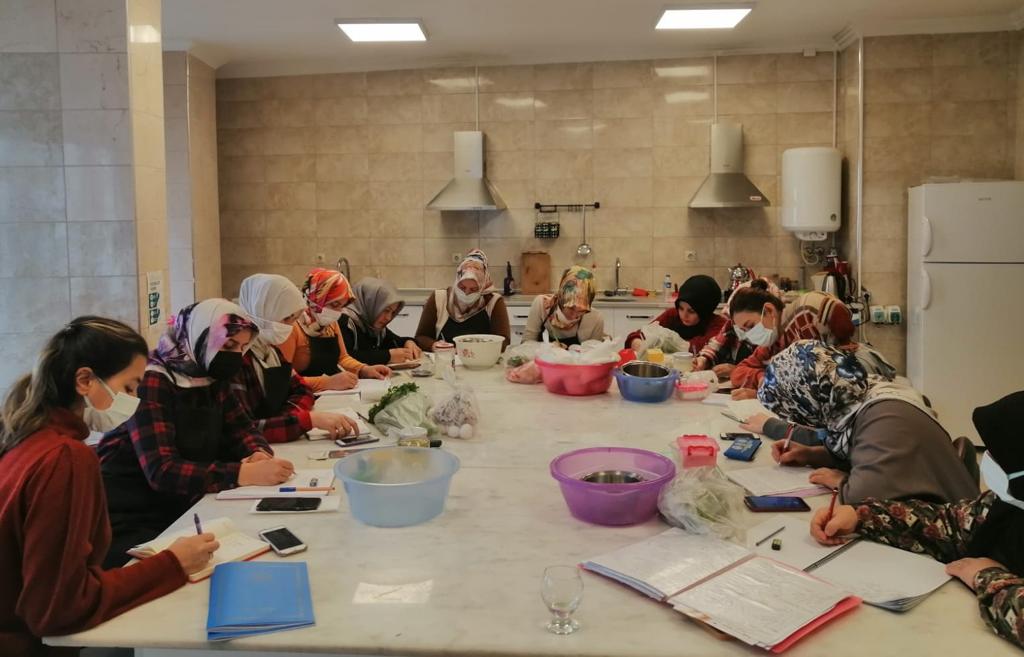 ORMEK MUTFAKLARI, AŞÇI ADAYLARINA EV SAHİPLİĞİ YAPIYOR