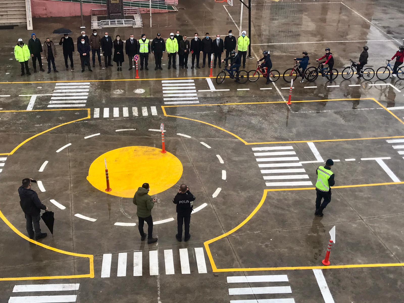 KABADÜZ’DE, GÜVENLİ TRAFİK İÇİN “HAYDİ ÇOCUKLAR BİSİKLETLE DERSE” PROJESİ BAŞLATILDI