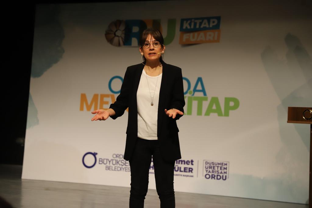 ORDU KİTAP FUARI’NDA YAZARLAR GEÇİDİ