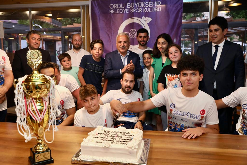BAŞKAN GÜLER ORDU’NUN YILDIZLARI İLE BİR ARAYA GELDİ