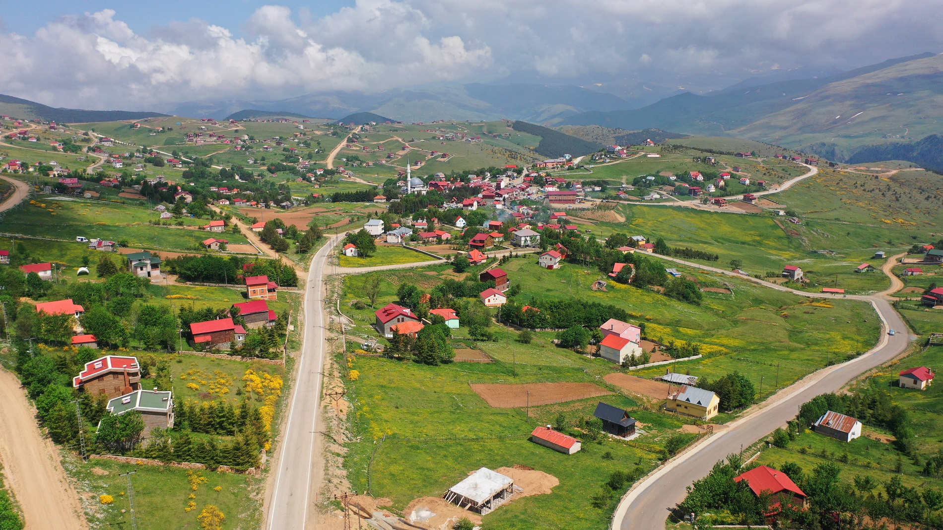 YAYLANIN AÇIK AVM’SİNE İLGİ ARTTI