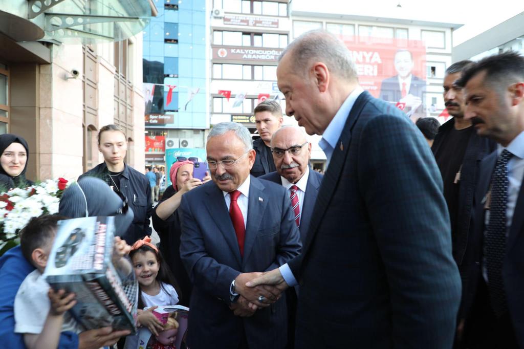 Cumhurbaşkanı Erdoğan Büyükşehir Belediyesini Ziyaret Etti
