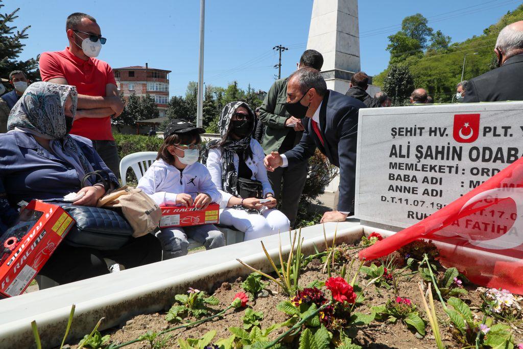 ORDU VALİSİ TUNCAY SONEL ŞEHİT VE GAZİ AİLELERİNİ YALNIZ BIRAKMADI ORDU VALİSİ TUNCAY SONEL ŞEHİT VE GAZİ AİLELERİNİ YALNIZ BIRAKMADI