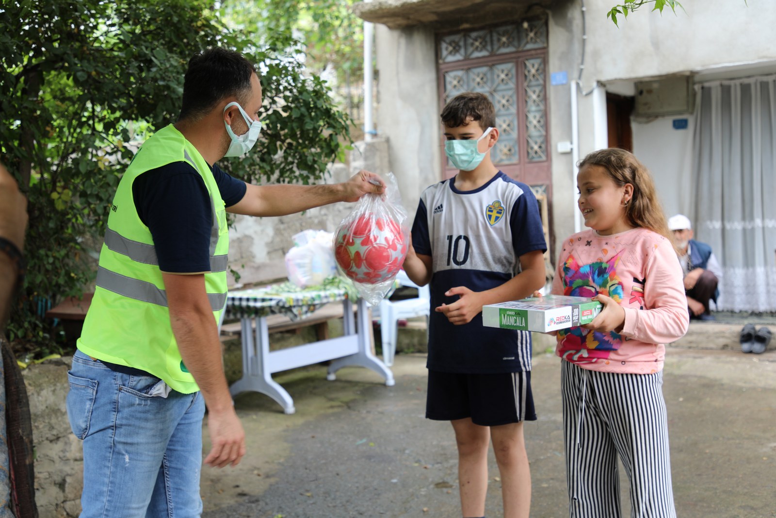 FATSA BELEDİYESİ’NDEN TAŞLICA MAHALLESİNDE 200 HANEYE GIDA DESTEK PAKETİ FATSA BELEDİYESİ’NDEN TAŞLICA MAHALLESİNDE 200 HANEYE GIDA DESTEK PAKETİ