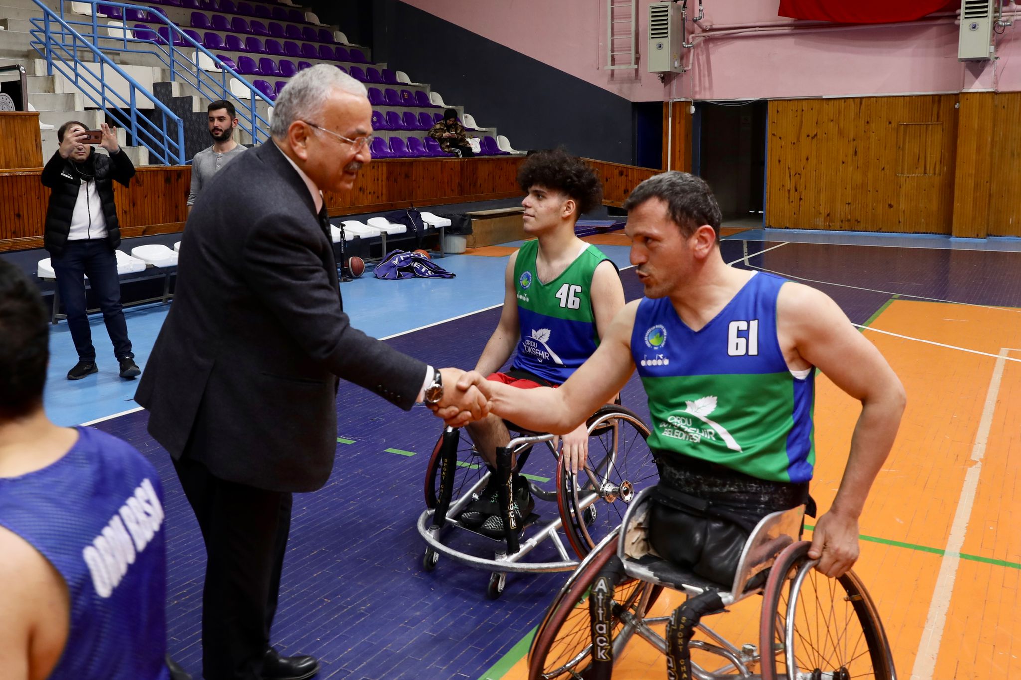 BAŞKAN GÜLER, ENGELLİ BASKETBOL TAKIMINI ZİYARET ETTİ BAŞKAN GÜLER, ENGELLİ BASKETBOL TAKIMINI ZİYARET ETTİ