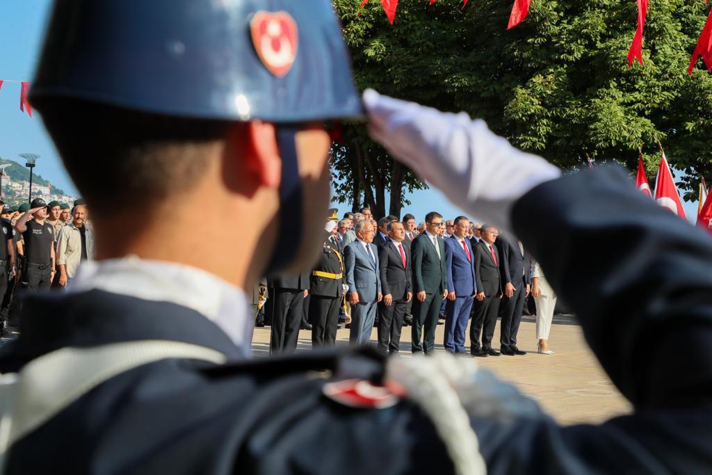 30 Ağustos Zafer Bayramı Törenlerle Kutlanıyor 30 Ağustos Zafer Bayramı Törenlerle Kutlanıyor